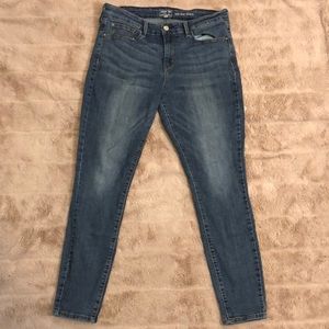 Levi Strauss Signature Gold. Women’s Mid-Rise Skinny Jeans Size 12